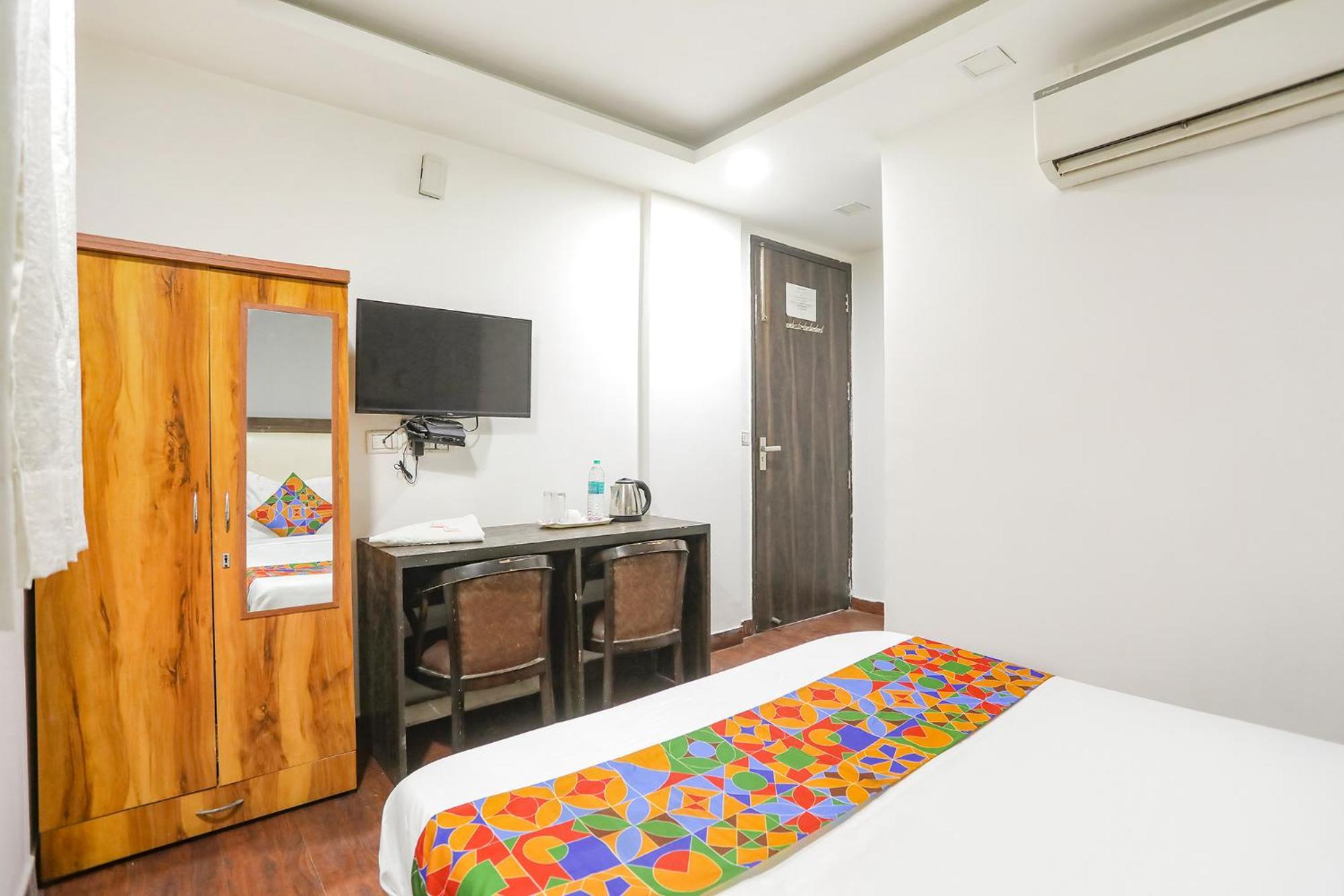 Hotel Fabexpress The Arrow Nueva Delhi Exterior foto