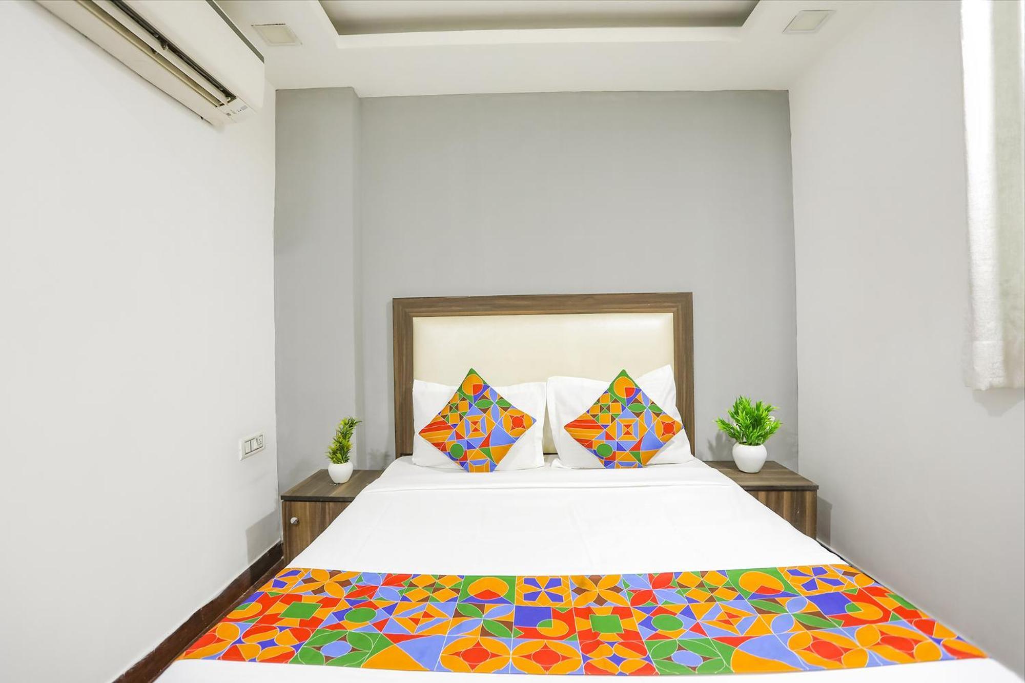 Hotel Fabexpress The Arrow Nueva Delhi Exterior foto