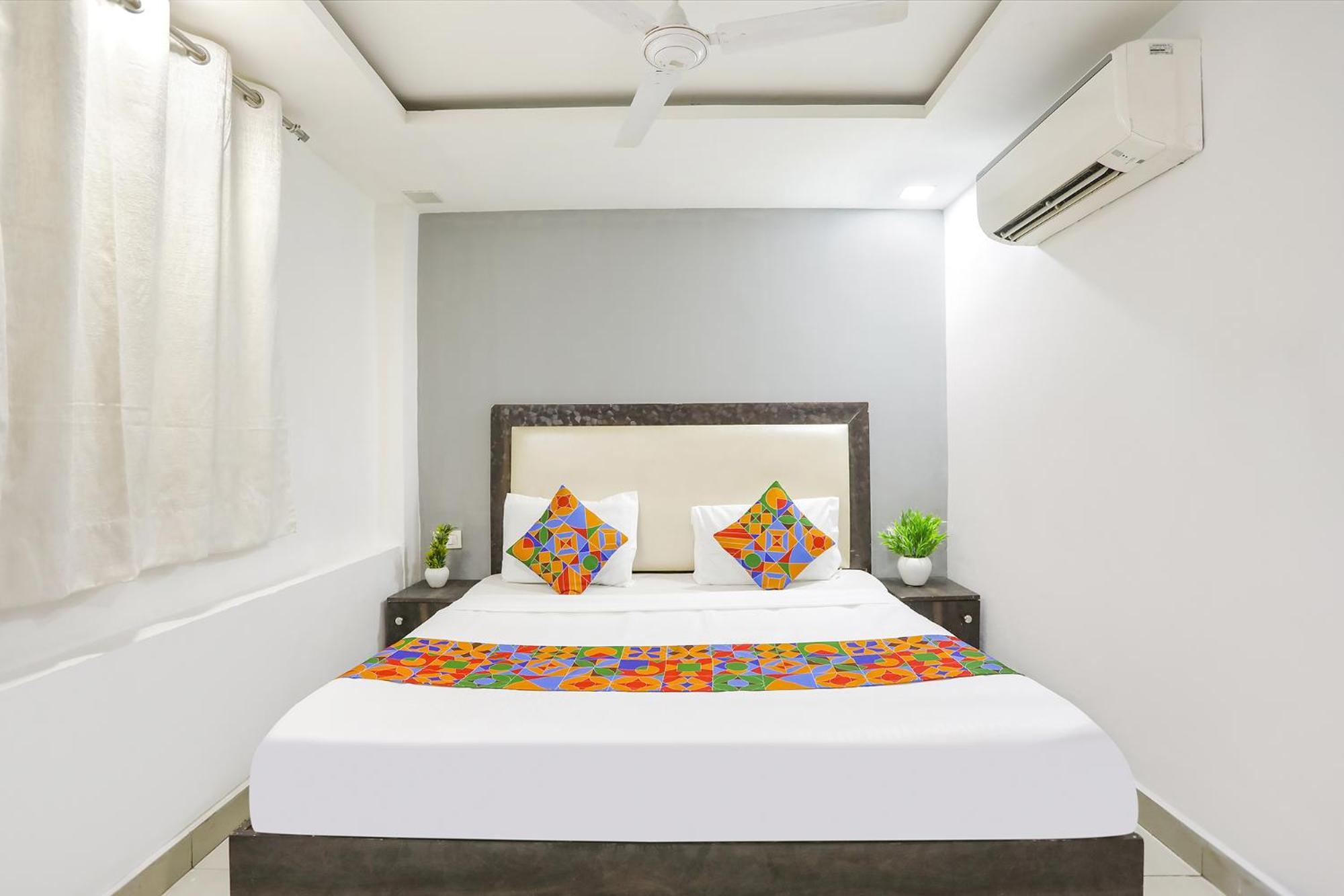 Hotel Fabexpress The Arrow Nueva Delhi Exterior foto